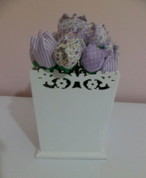 CACHEPÔ COM TULIPAS